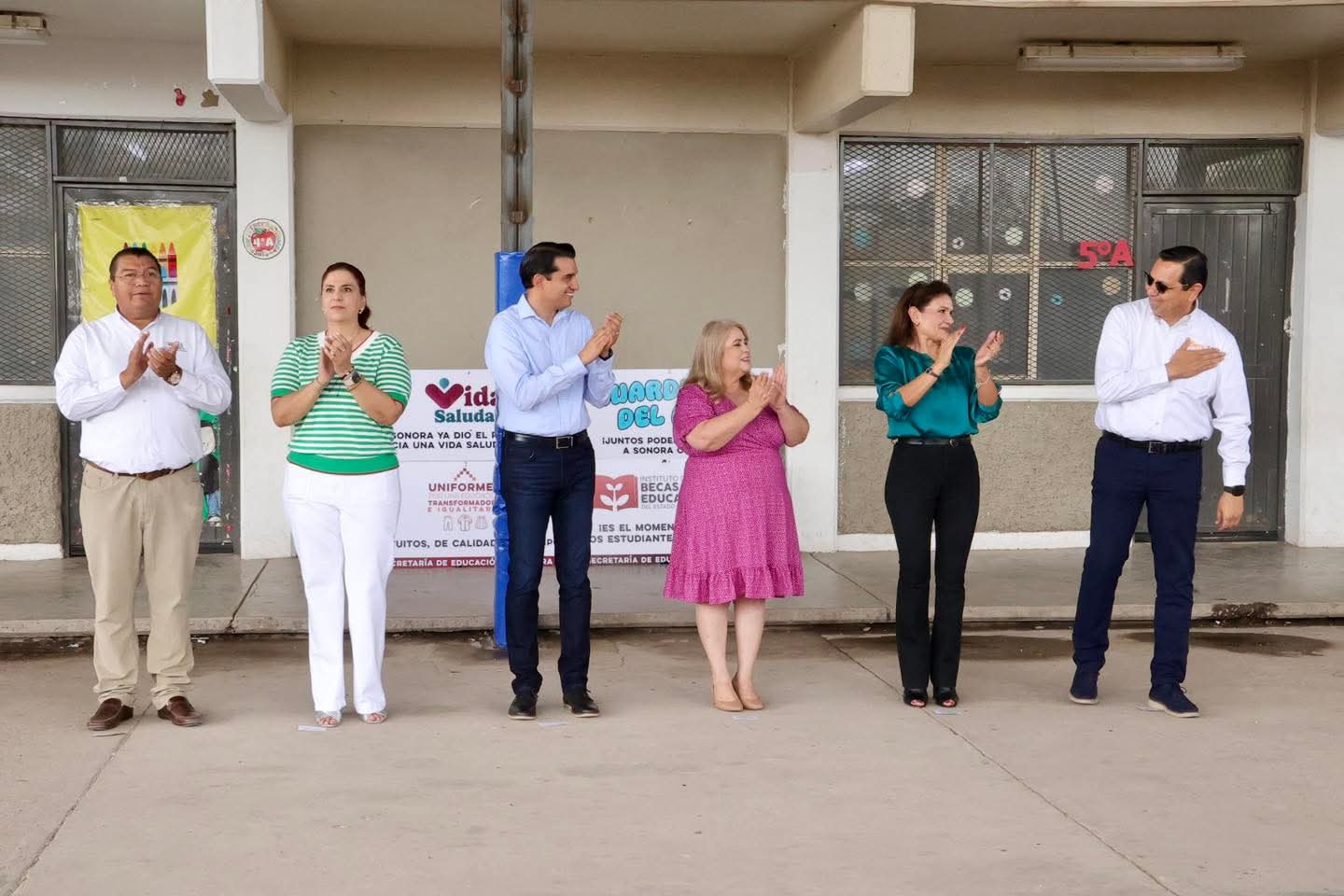 Javier Ceballos, Secretario General de la Secci&oacute;n 54 del SNTE, estuvo presente el Lunes C&iacute;vico en la primaria estatal Profra. "Margarita Romandia M&eacute;ndez"