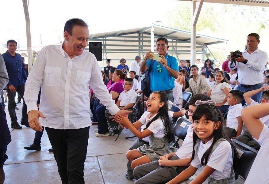 Alfonso Durazo respalda econom&iacute;a familiar con uniformes escolares gratuitos a m&aacute;s de 440 mil alumnos 