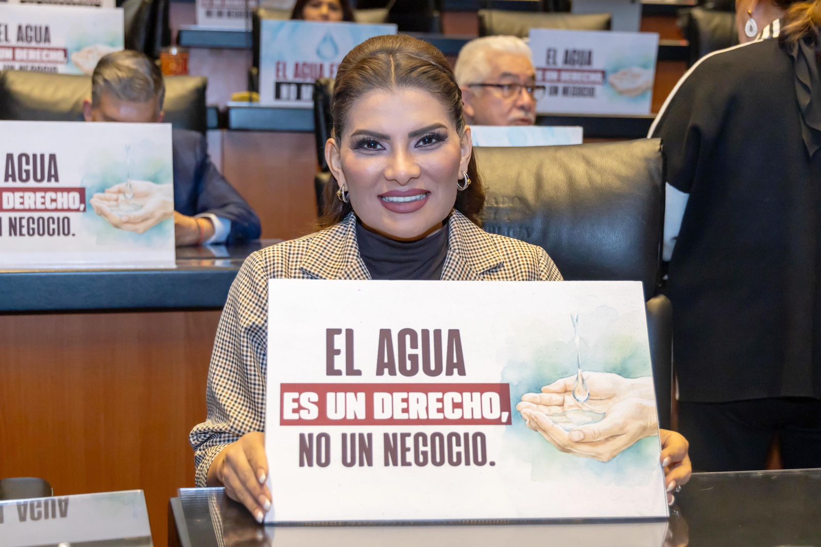 El agua es un derecho, no una mercanc&iacute;a: Lorenia Valles 