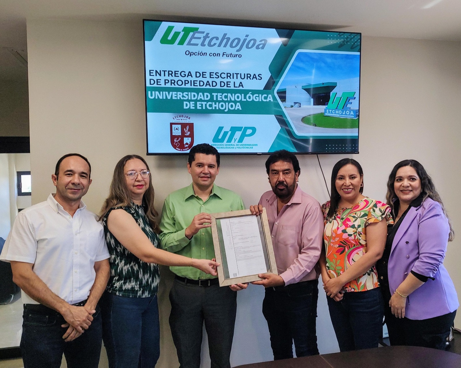 Gobierno de Sonora brinda certeza jur&iacute;dica a la UTEtchojoa con entrega de escrituras de propiedad 