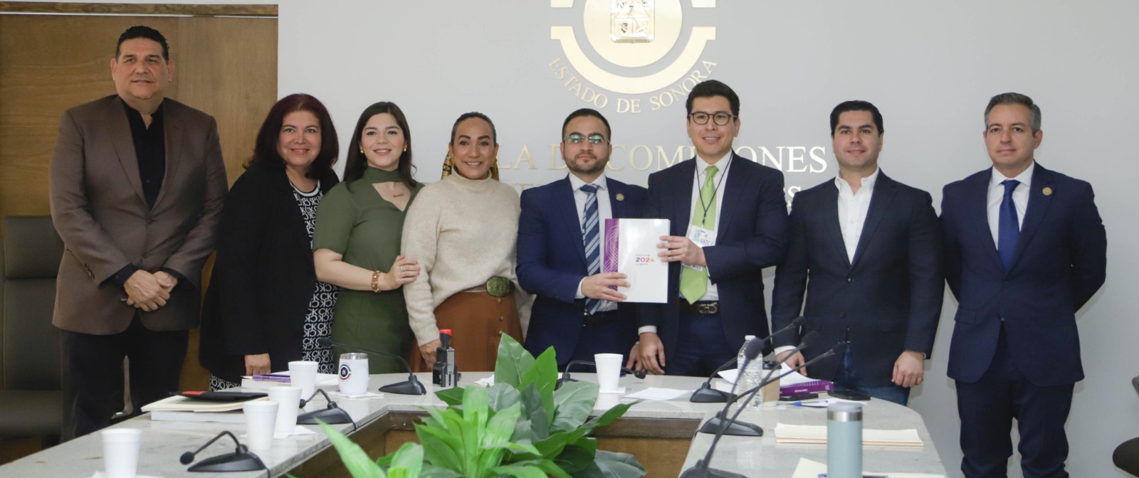 Congreso de Sonora recibi&oacute; el informe de CEDH, por el presidente  Luis Fernando Renter&iacute;a Barrag&aacute;n 