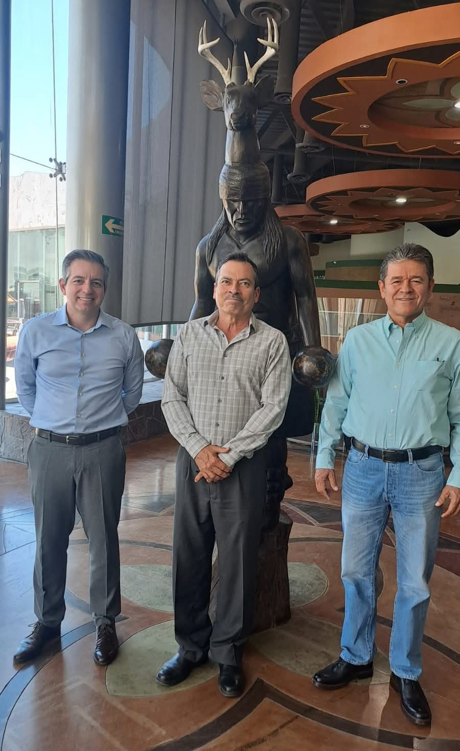 Se reune diputado Ferm&iacute;n Trujillo Fuentes,  con el vocal ejecutivo  de la Comisi&oacute;n Estatal del Agua  Dr. Ariel &Aacute;ngel  Mart&iacute;nez  y Pmar Del Valle Colosio,  para discutir Plan H&iacute;drico Estatal 