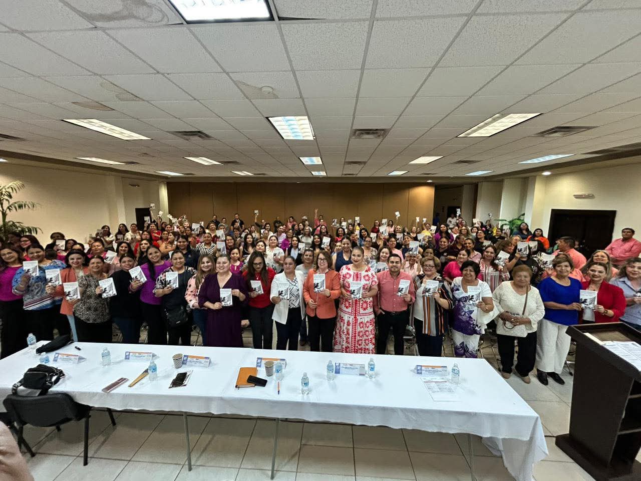 Sigue la entrega de Cartillas de Derechos de las Mujeres por ka Secci&oacute;n 54 del SNTE 