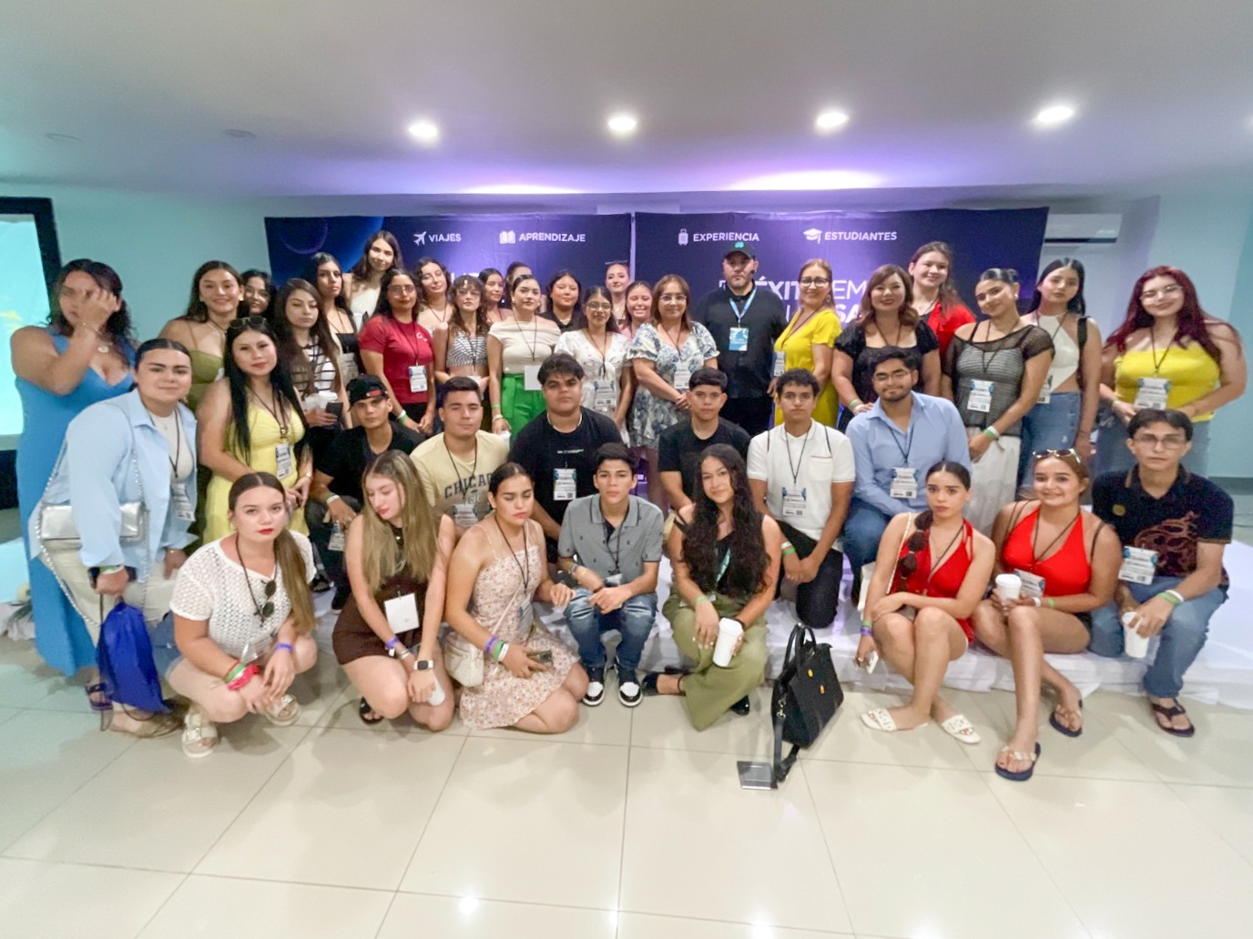 Participan alumnos de la UES en Congreso Nacional de Administraci&oacute;n, Contadur&iacute;a y Negocios 