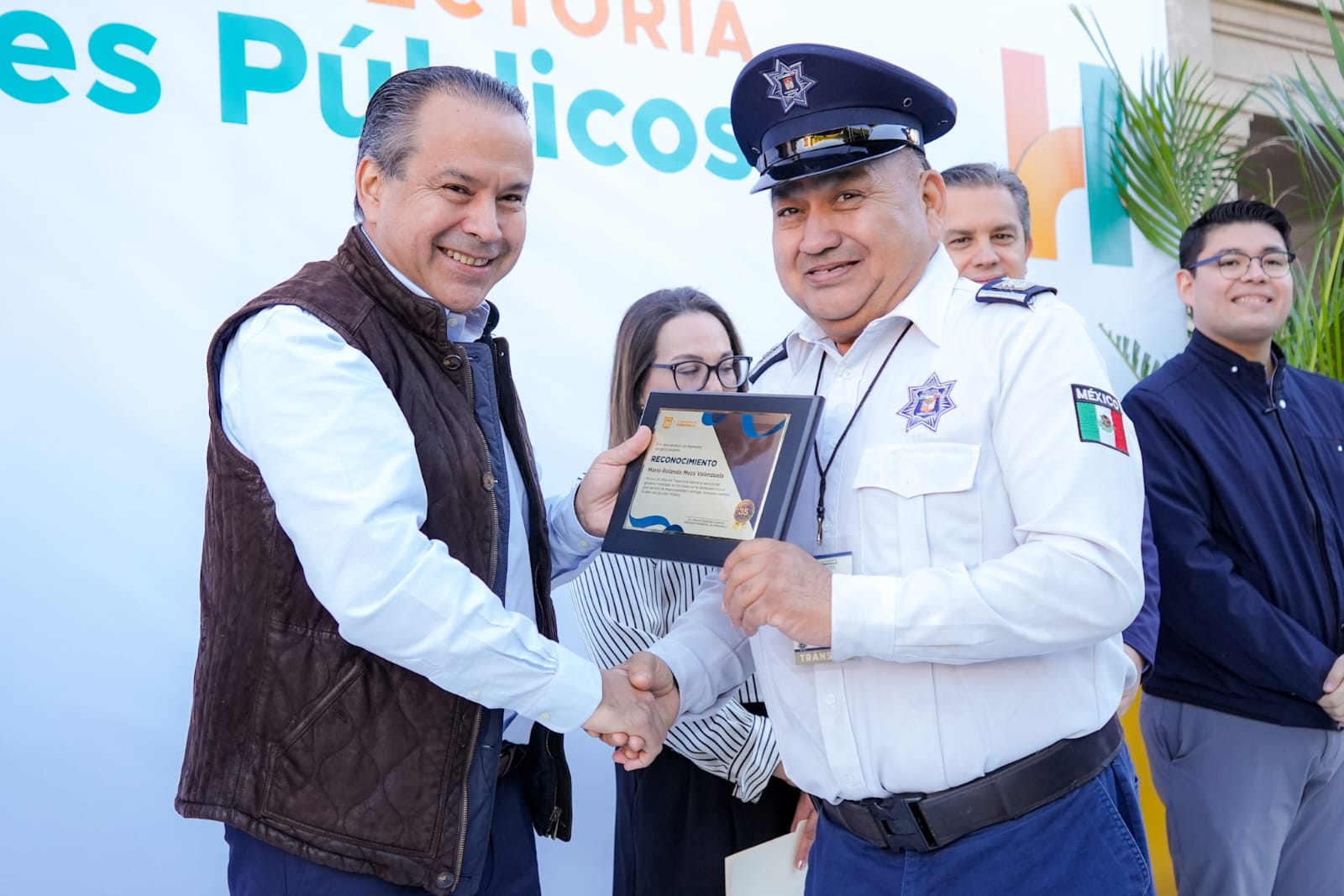 Reconoce To&ntilde;o Astiazar&aacute;n trayectoria de servidoras y servidores p&uacute;blicos municipales 