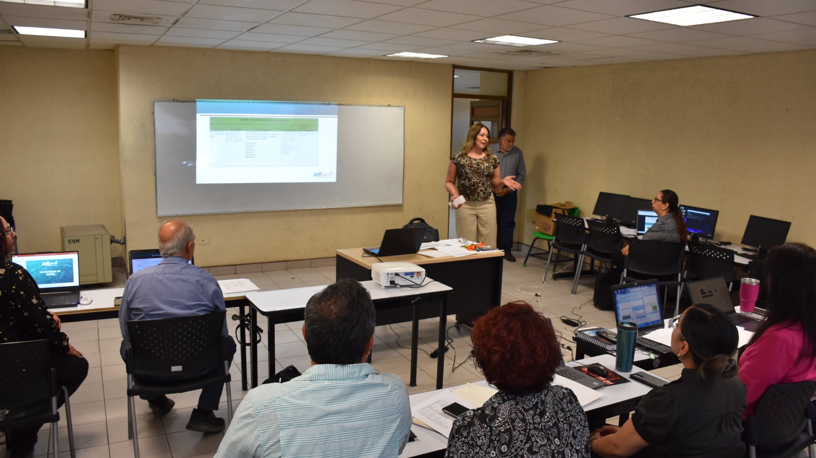 La UTH fortalece la actualizaci&oacute;n de docentes universitarios a trav&eacute;s de talleres 