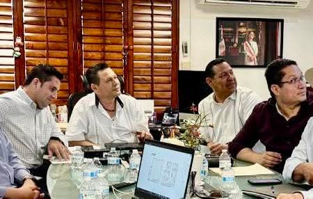 Se re&uacute;nen Javier Ceballos  y  Luis Alonso Osuna para tratar asuntos para dar seguimiento a proyectos en materia de salud