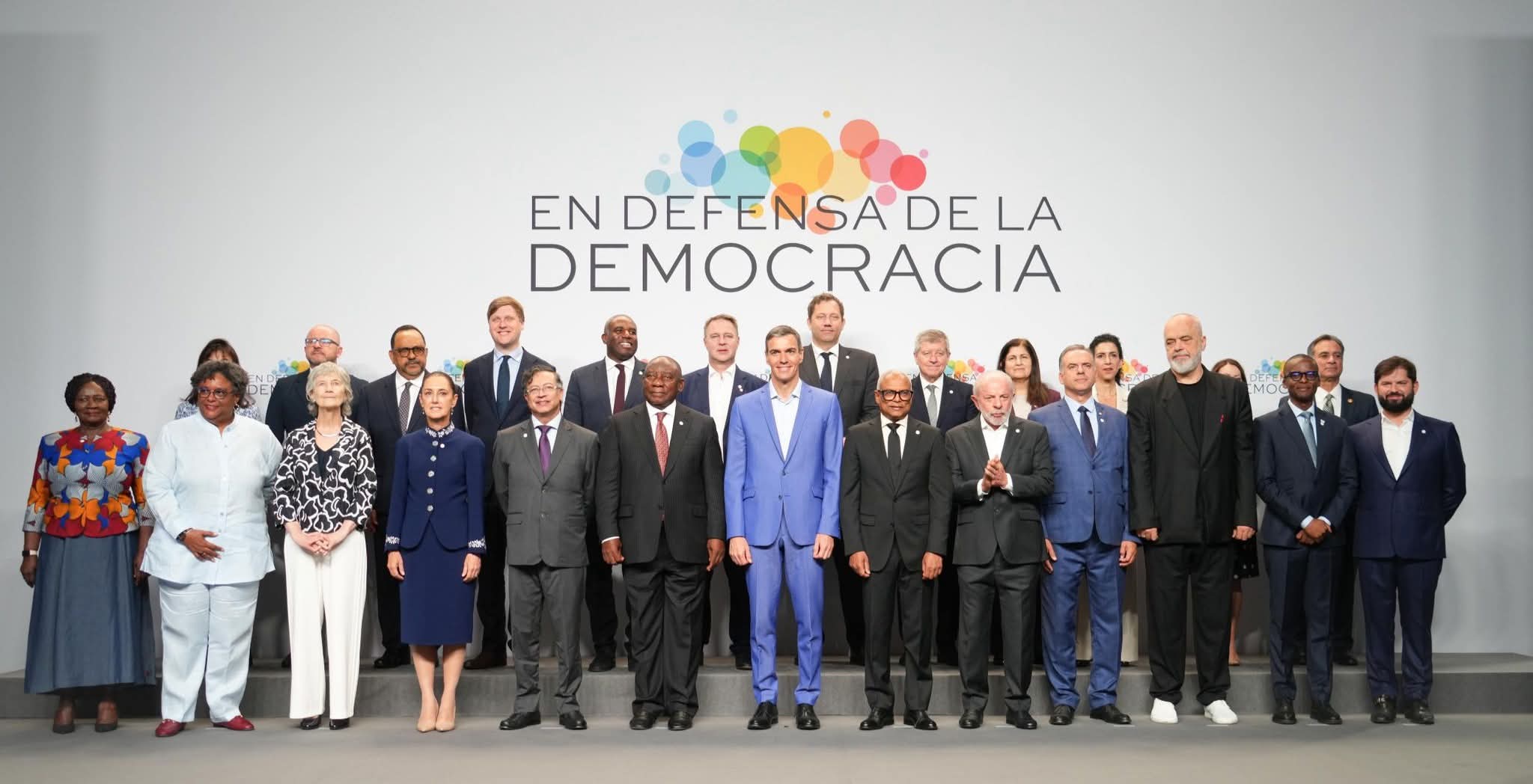 Claudia Sheinbaum propuso en la IV Cumbre en Defensa de la Democracia, en Barcelona destinar el 10% del gasto mundial en armamento a programas de reforestaci&oacute;n 