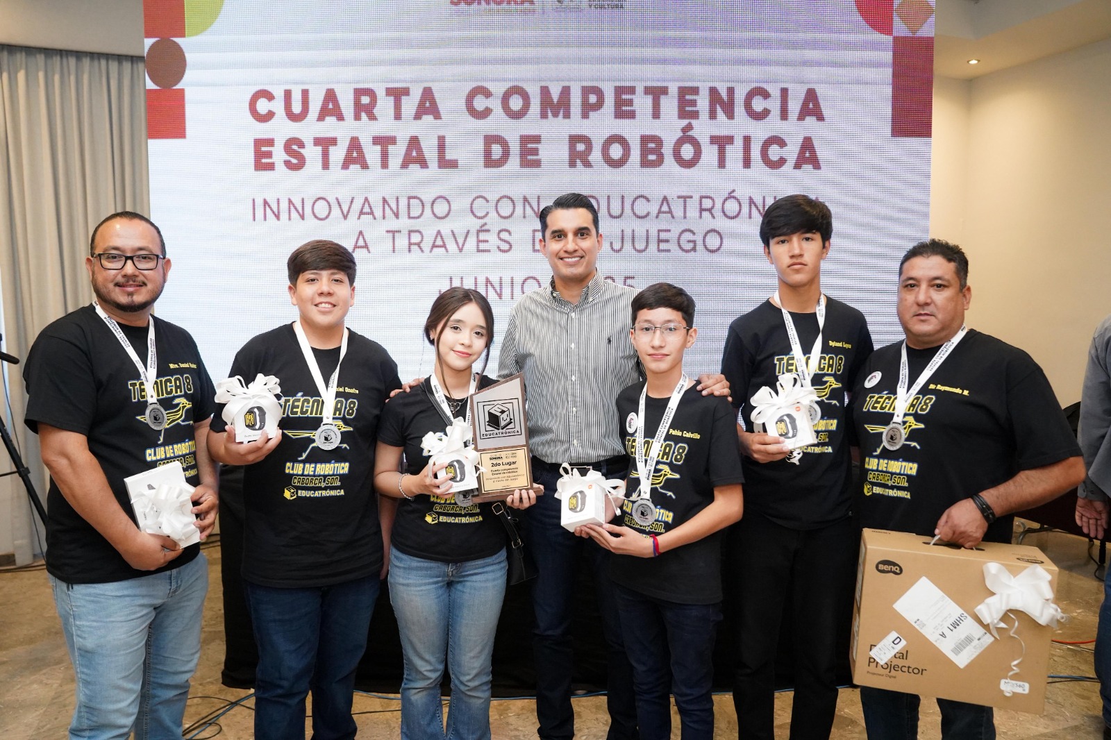 Gobierno de Sonora premia a ganadores de la cuarta Competencia Estatal de Rob&oacute;tica:SEC
