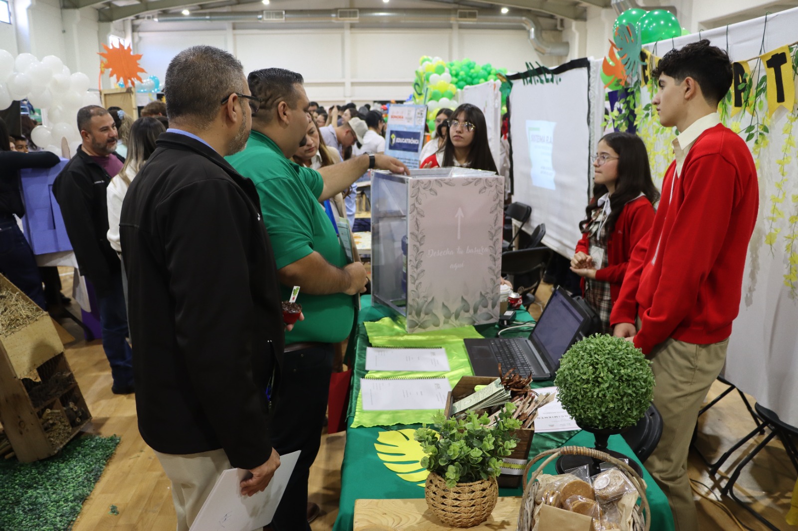 Participan mas de tres mil estudiantes en la Feriacyt  2025 de Unisierra 