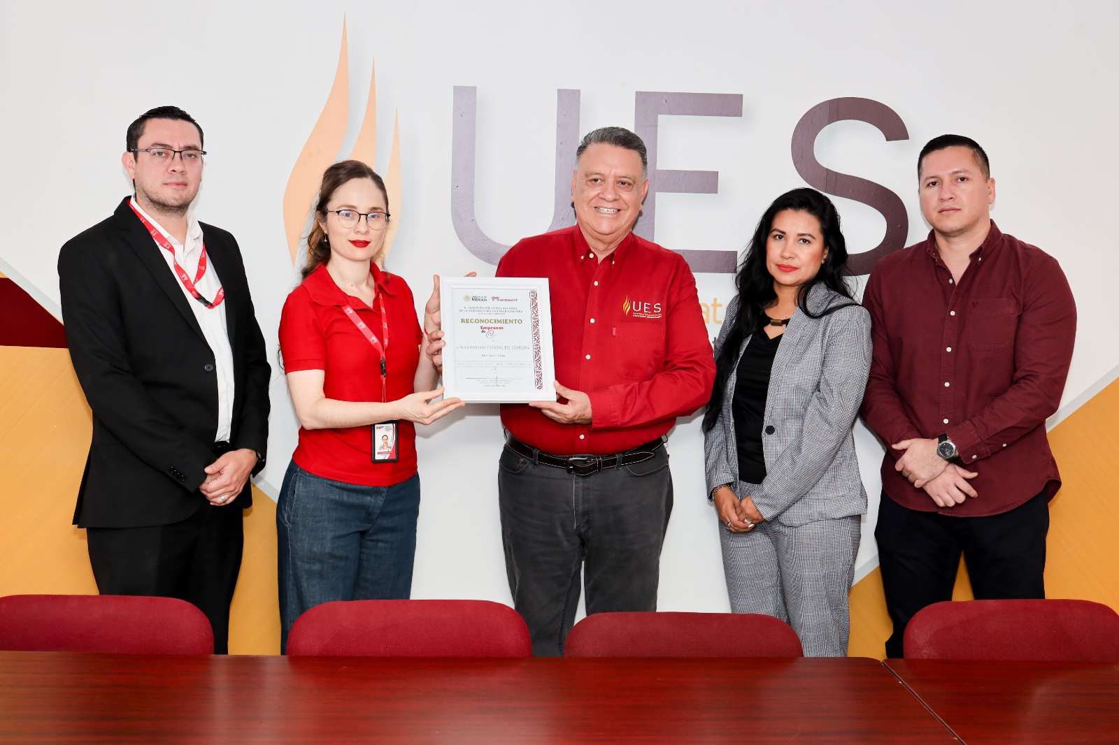 Infonavit reconoce a la Universidad Estatal de Sonora por el buen cumplimiento como "Empresa de diez"
