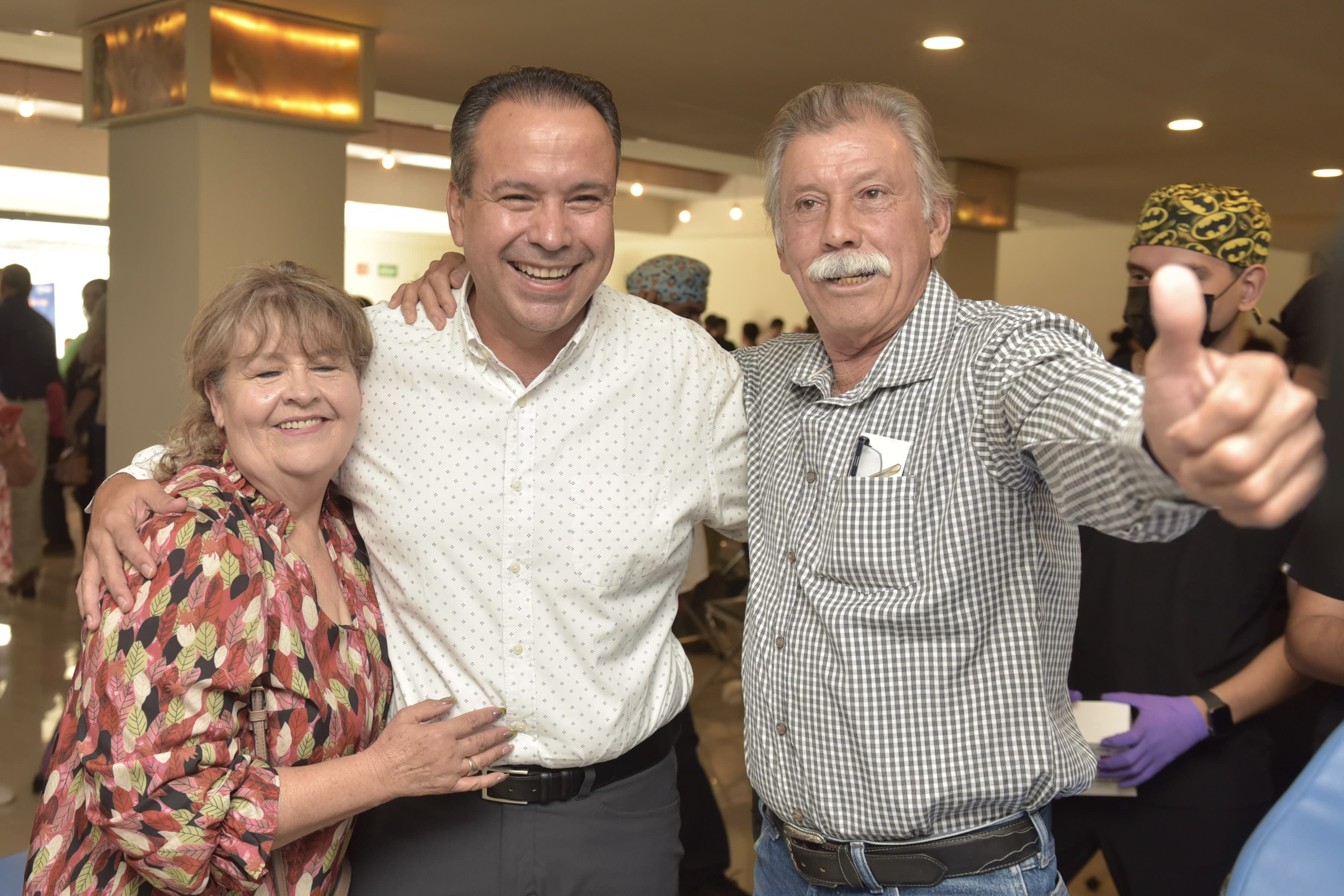 Apoya To&ntilde;o Astiazar&aacute;n la salud de Adultos Mayores a trav&eacute;s del programa "Construyendo Sonrisas"