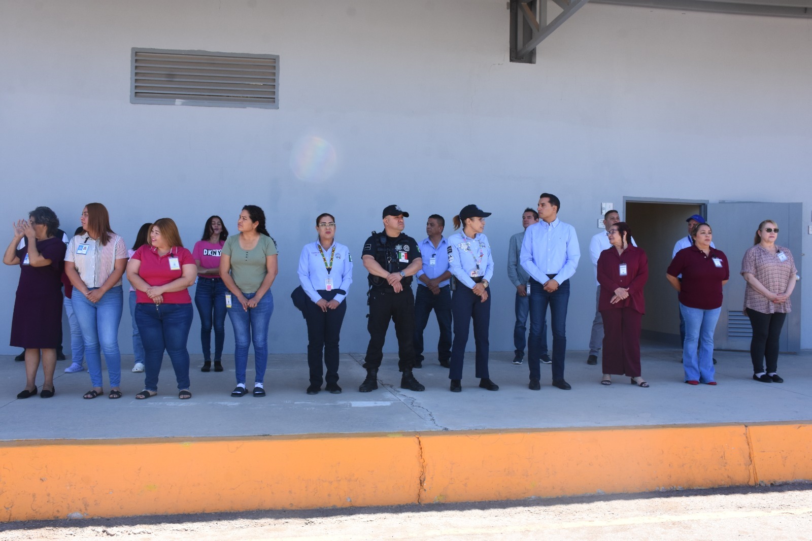 Entrega Gobierno de Sonora certificados de Educaci&oacute;n b&aacute;sica y bachillerato a 48 hombres privados decla libertad a trav&eacute;s del ISEA 