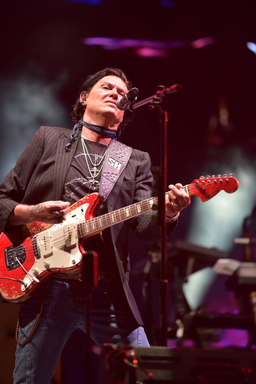 Hace vibrar Caifanes el Foro Rosales con el rock mexicano ante 60 mil aistentes