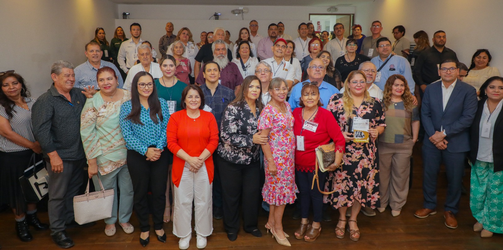 Socializa diputada Gabriela Tapia Fonllem reformas a la Ley de ISSSTESON 