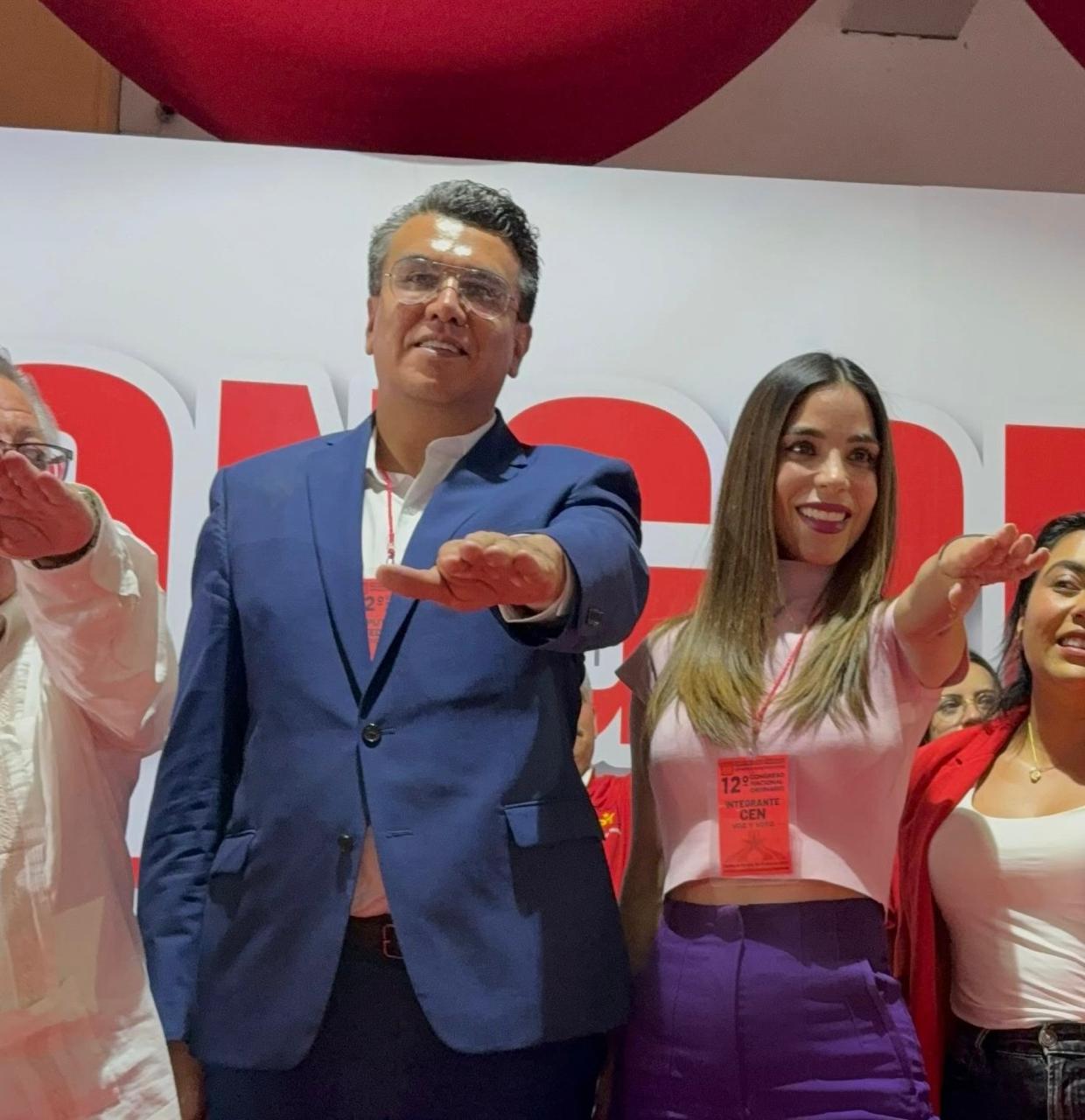 Rinden protesta como miembros del Comit&eacute; Ejecutivo Nacional  del parrido del PT: Ram&oacute;n Flores  y Diana Karina  Barreras 