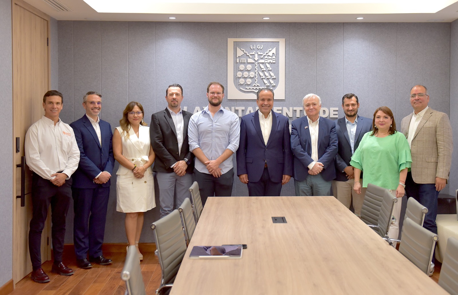 Antonio Astiazar&aacute;n se reuni&oacute; con Thierry Calmus, C&oacute;nsul Honorario de Francia en Hermosillo:  Fortalecer los lazos comerciales, educarivos,  y culturales 