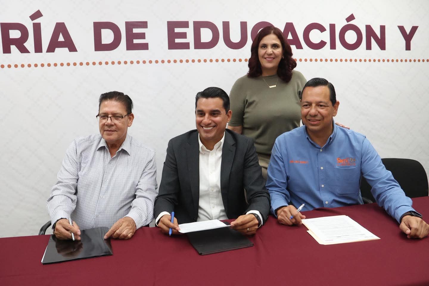 SEC Y SNTE participaron en una reuni&oacute;n de trabajo para garantizar la estabilidad loboral