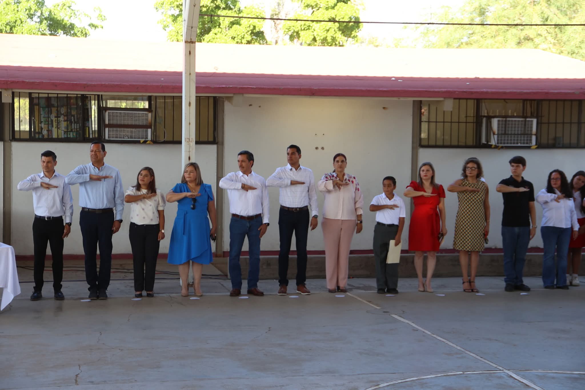 Reafirmando su compromiso con la educaci&oacute;n: Javier Ceballos y Froyl&aacute;n G&aacute;mez Gamboa 