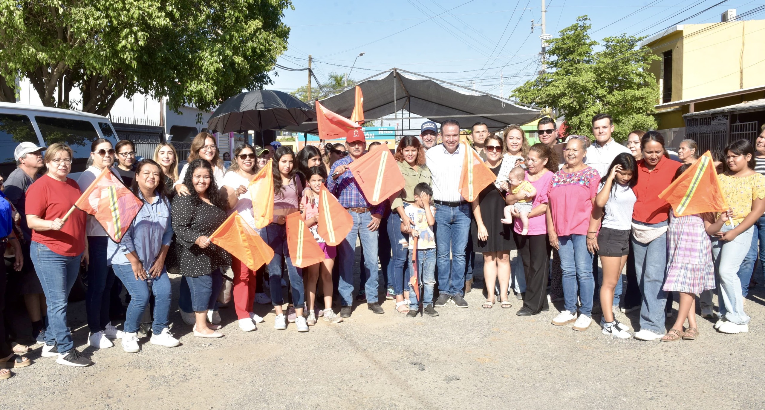 Arranca To&ntilde;o Astiazar&aacute;n pavimentaci&oacute;n en tramo de la calle S&oacute;stenes Rocha 