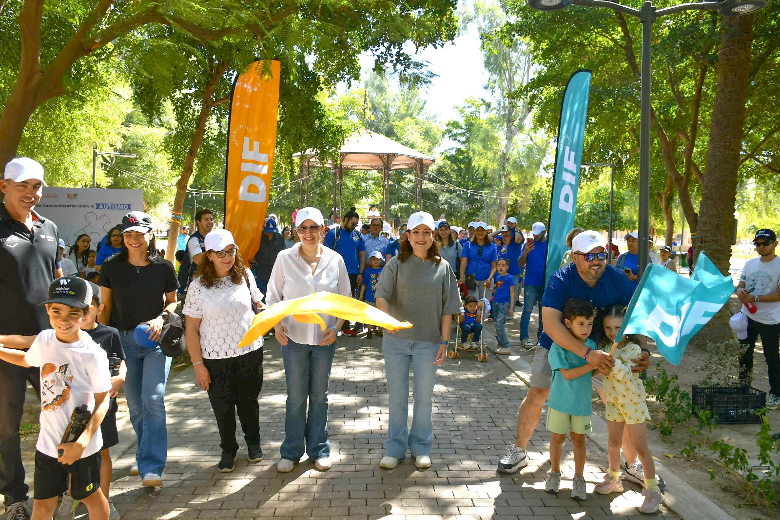 El "Picnic por la Alegr&iacute;a y la Inclusi&oacute;n", reuni&oacute;n a servidores p&uacute;blicos de DIF Municipal y personas  con  autismo 